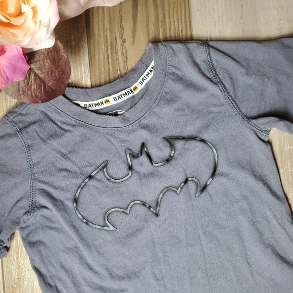 Batman Logo Gray and Black Toddler Boy Graphic Cuffed Sleeve T-Shirt Size 4T EUC - Picture 5 of 7